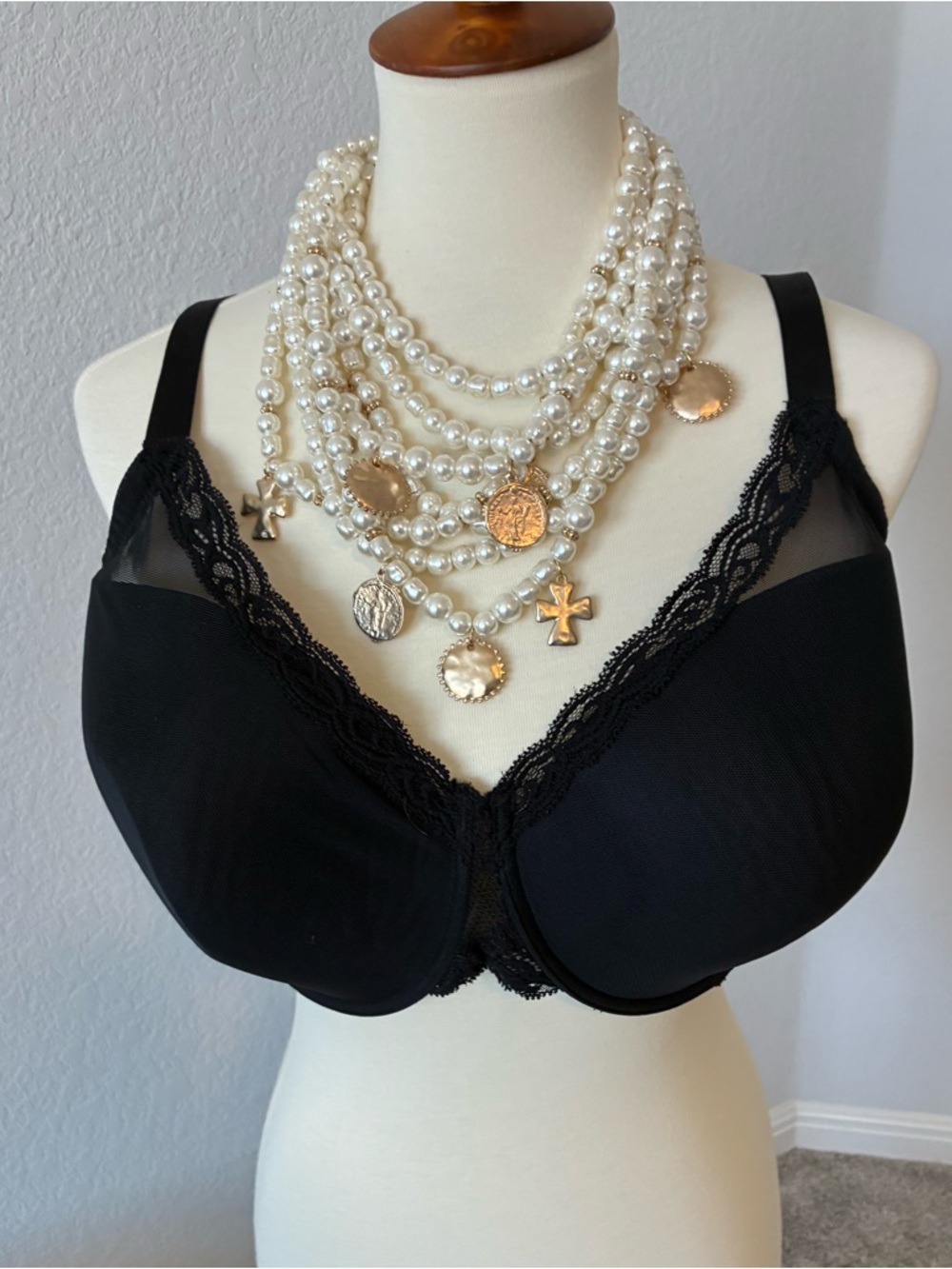 Natori Black Bra with Hook-and-Eye Back Closure